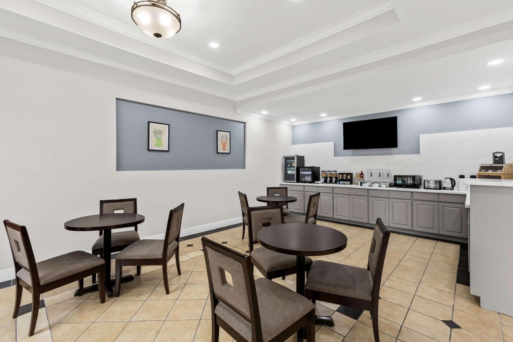 Sonesta Essential Beaumont Hotel Bagian luar foto