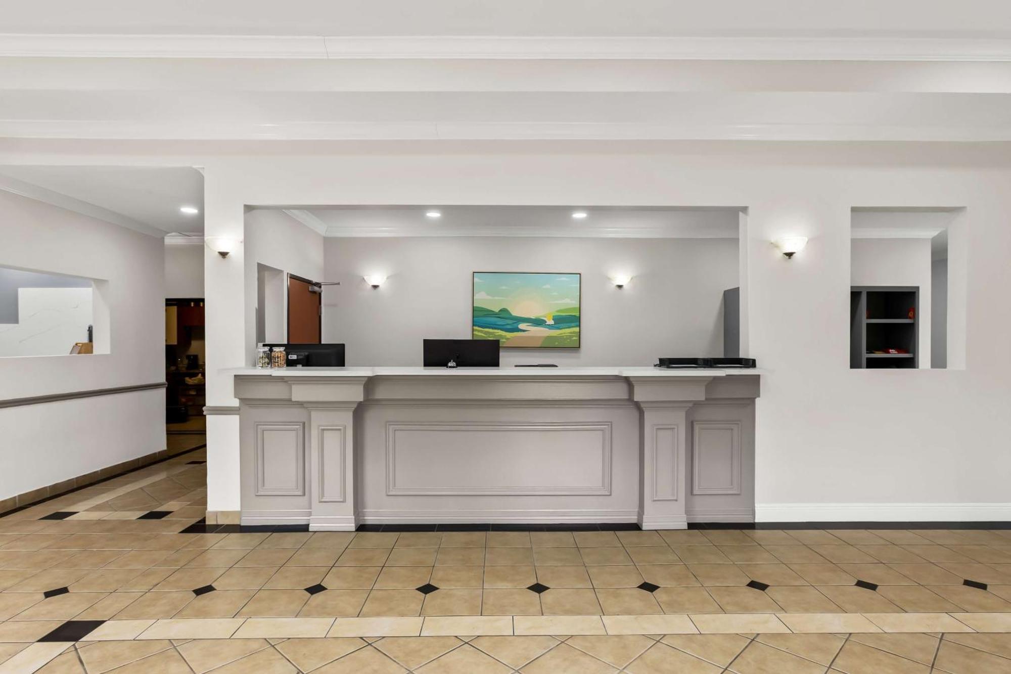Sonesta Essential Beaumont Hotel Bagian luar foto